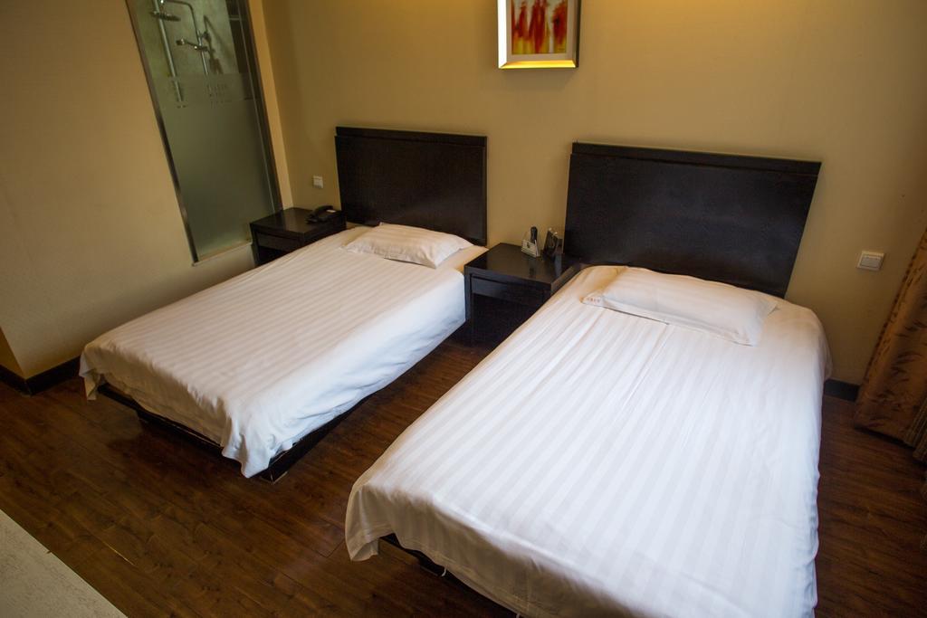 Jitai Hotel - People'S Square Branch เซี่ยงไฮ้ ภายนอก รูปภาพ